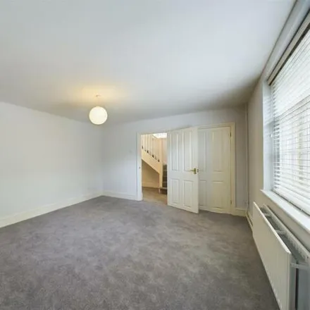 Image 9 - Clare Gardens, Hitchin, SG4 9SQ, United Kingdom - Apartment for rent
