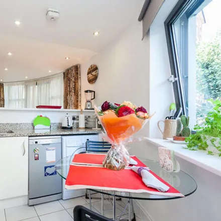 Image 4 - Horsley Court, Montaigne Close, London, SW1P 4BF, United Kingdom - Townhouse for sale