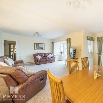 Image 3 - Hillcrest Road, Corfe Mullen, BH21 3LX, United Kingdom - House for sale