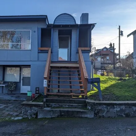 Buy this 3 bed house on 1064 East 7th Street in The Dalles, OR 97058