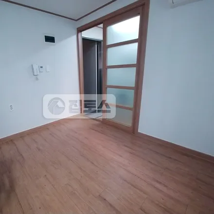 Rent this studio apartment on 서울특별시 관악구 신림동 1440-38