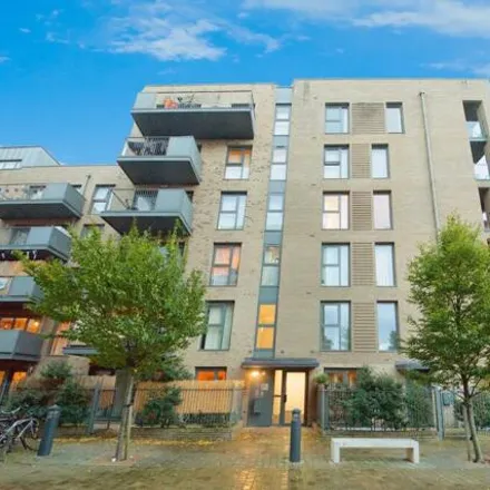 Buy this 1 bed apartment on Lake House in Green Lanes Walk, London