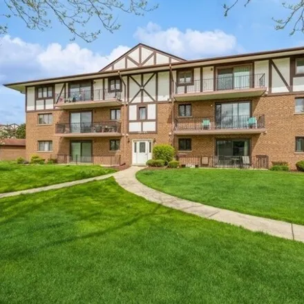 Rent this 2 bed condo on 11093 Theresa Circle in Palos Hills, IL 60465