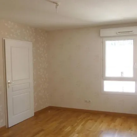 Rent this 3 bed apartment on 16 Rue Mainssieux in 38500 Voiron, France