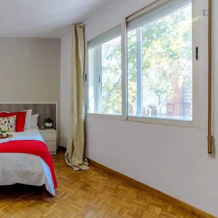 Rent this 5 bed room on Madrid in Ochenta y Ocho, Paseo de las Delicias