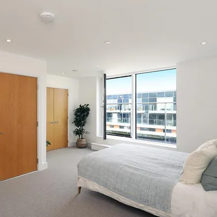 Image 3 - Hooper's Mews, London, W3 6AJ, United Kingdom - Apartment for rent
