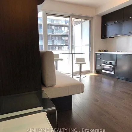 Image 2 - 1080 Bay Street, Old Toronto, ON M5S 3A5, Canada - Apartment for rent