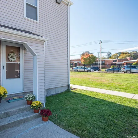 Buy this 2 bed condo on 150 Lowndes Avenue in Huntington Station, NY 11746