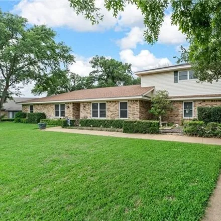Buy this 4 bed house on 3251 Pioneer Drive in McLennan County, TX 76712
