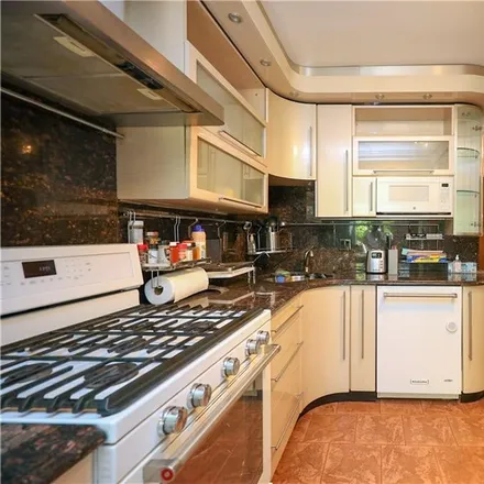 Image 7 - 2510 Avenue X, New York, NY 11235, USA - Townhouse for sale