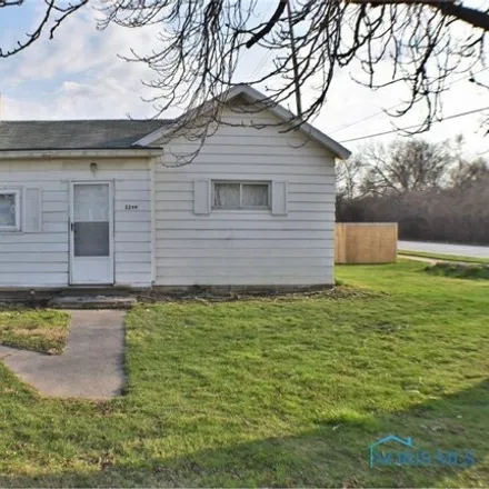 Buy this 3 bed house on 2293 West Croghan Street in Sandusky County, OH 43420