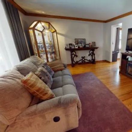 Buy this 5 bed apartment on 324 Vista Drive in Pasquinellis Hickory Oaks, Bolingbrook