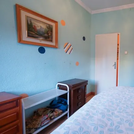 Rent this 4 bed room on Madrid in Calle de los Hermanos del Moral, 38