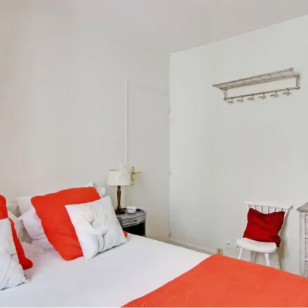 Rent this 2 bed apartment on 34 Rue Greneta in 75002 Paris, France