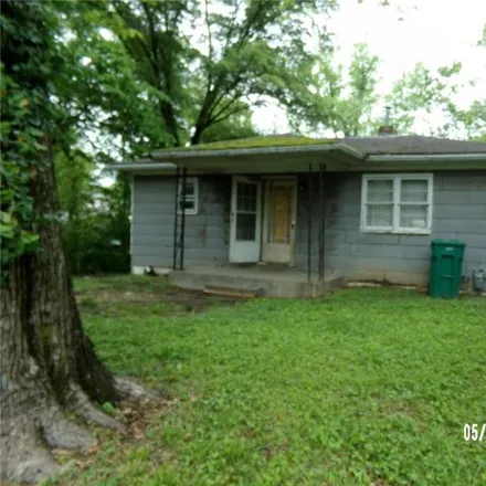 Buy this 3 bed house on 911 South 11th Street in Belleville, IL 62226