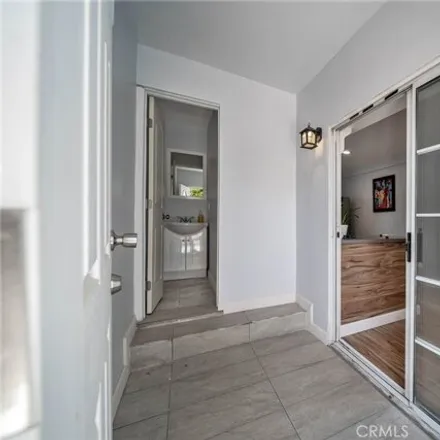 Image 7 - 18851 Cantlay Street, Los Angeles, CA 91335, USA - House for sale