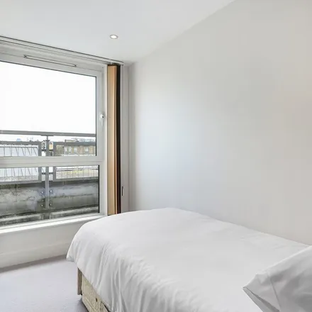 Image 8 - Vauxhall Bridge, London, SW8 2LP, United Kingdom - Apartment for rent
