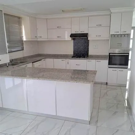 Image 1 - Queen Nandi Drive, Kenville, Durban, 4037, South Africa - Apartment for rent