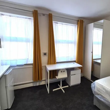 Rent this studio apartment on Clare Road in London, TW4 7AT