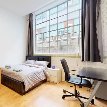 Rent this studio apartment on Walton House in Thane Villas, London