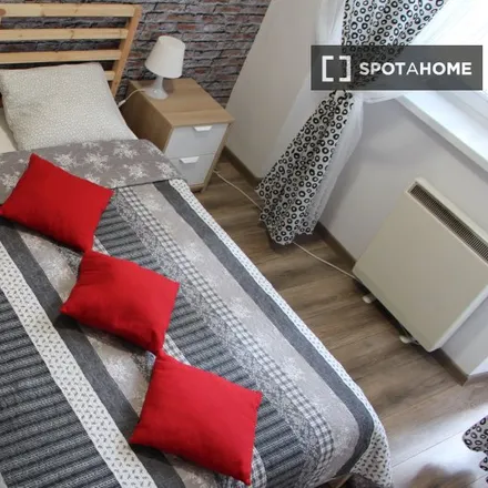 Rent this 12 bed room on Edan Artykuły konserwatorskie in Szlak 8, 31-162 Krakow