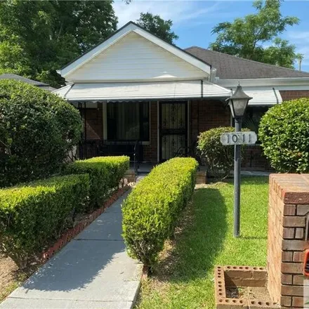 Buy this 3 bed house on 1011 W 45th St in Savannah, Georgia