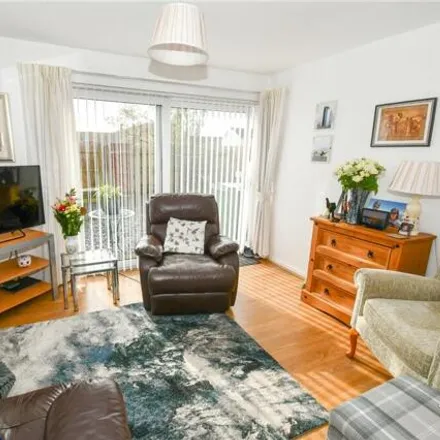 Image 4 - Edale Close, Bromborough, CH62 8ET, United Kingdom - Townhouse for sale