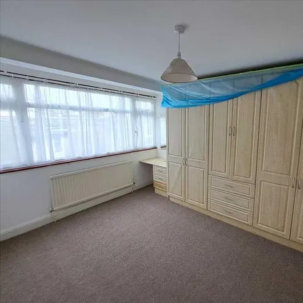 Image 7 - Waltham Drive, South Stanmore, London, HA8 5PJ, United Kingdom - Townhouse for rent