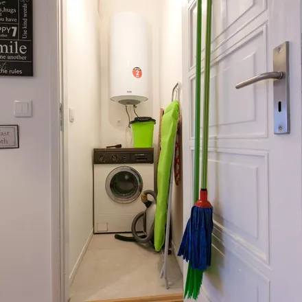 Rent this 4 bed apartment on Maternidade in Rua do Breiner, 4050-127 Porto