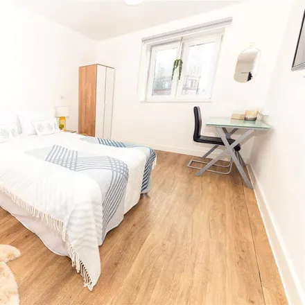 Rent this 6 bed apartment on London Road in Knowledge Quarter, Liverpool