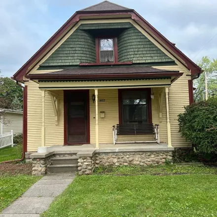 Buy this 3 bed house on 302 West End Street in Alma, MI 48801