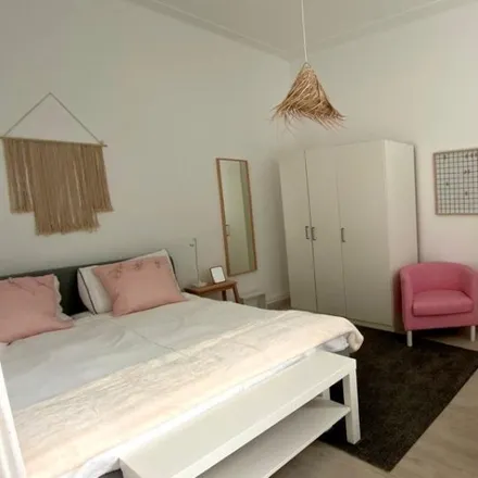 Rent this 5 bed room on Galerias Ritz in Rua Castilho, 1070-050 Lisbon