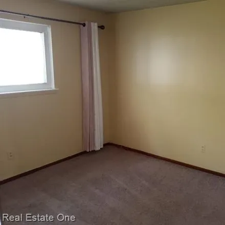 Image 6 - 5712 North Silvery Lane, Dearborn Heights, MI 48127, USA - House for rent