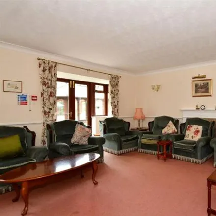 Image 7 - Azalea Court, Whytecliffe Road South, London, CR8 2AX, United Kingdom - Apartment for sale