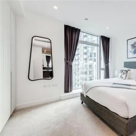 Image 4 - Pan Peninsula, Marsh Wall, Canary Wharf, London, E14 9SH, United Kingdom - Apartment for sale