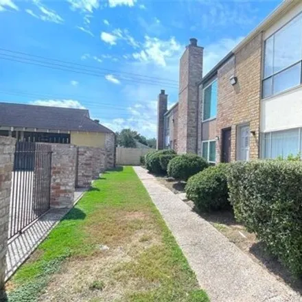 Image 3 - 9200 W Bellfort Ave Apt 48, Houston, Texas, 77031 - Townhouse for sale