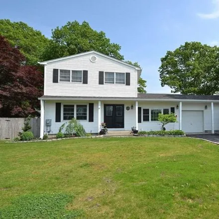 Buy this 3 bed house on 78 Westbridge Drive in Holbrook, Islip