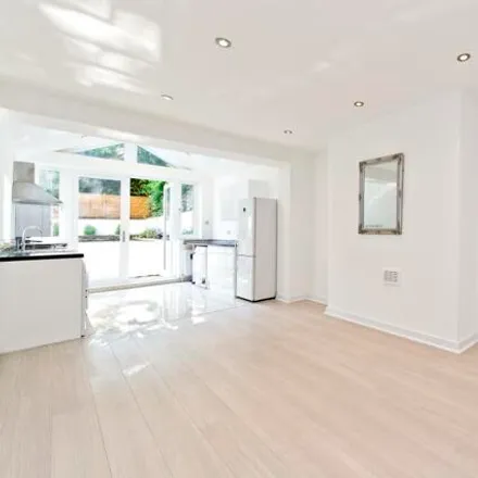 Rent this 3 bed room on 40 Gratton Road in London, W14 0JX