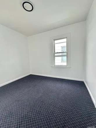 Image 7 - 93-37 202nd Street, New York, NY 11423, USA - House for rent