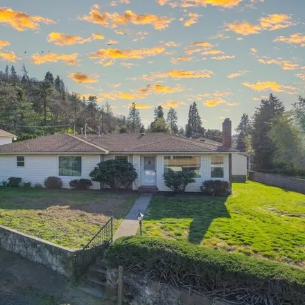 Buy this 3 bed house on 700 Sunset Valley Drive in The Dalles, OR 97058
