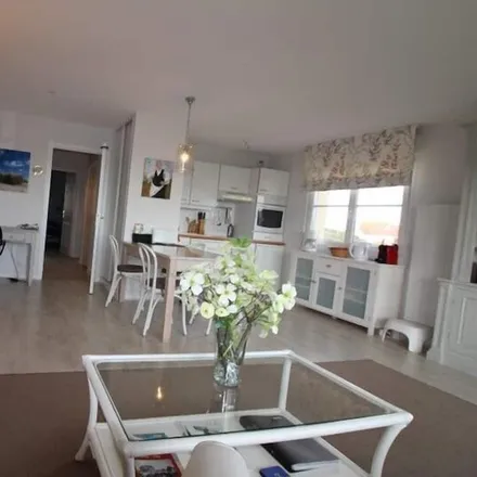 Rent this 2 bed apartment on Hardelot-Plage in Avenue François 1er, 62152 Neufchâtel-Hardelot