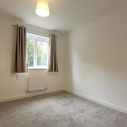 Rent this 3 bed duplex on South Bar in Banbury, OX16 9AA