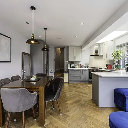 Image 5 - Robinson Road, London, SW17 9DP, United Kingdom - Apartment for rent