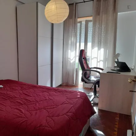 Rent this 3 bed room on Praceta dos Campos Agrícolas in 2700-598 Amadora, Portugal