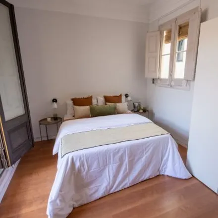 Rent this 2 bed room on Carrer de Balmes in 364, 08006 Barcelona