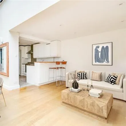 Image 5 - 18 Chesilton Road, London, SW6 5AB, United Kingdom - Townhouse for sale