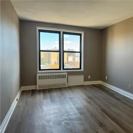 Image 4 - 1725 Edison Avenue, New York, NY 10461, USA - Condo for sale