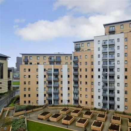Rent this 2 bed room on Lovell Park Towers in Lovell Park Hill, Leeds