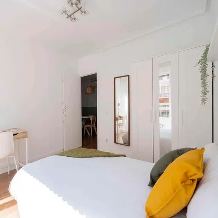 Rent this 5 bed room on Calle de Andrés Mellado in 61, 28015 Madrid