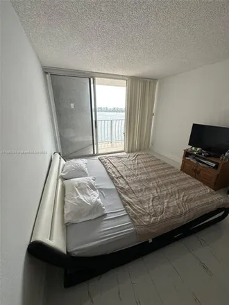 Image 8 - 7601 East Treasure Drive, North Bay Village, Miami-Dade County, FL 33141, USA - Condo for sale